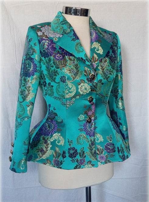Jaqueta realisada en teixit de seda en ramejat floral