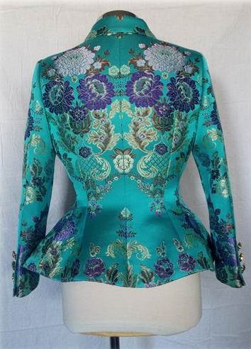 Jaqueta realisada en teixit de seda en ramejat floral
