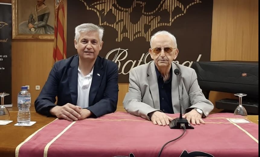 Fernando Millán i el president de Lo Rat Penat, Josep Vicent Navarro, en la clausura de l'Àula d'Història