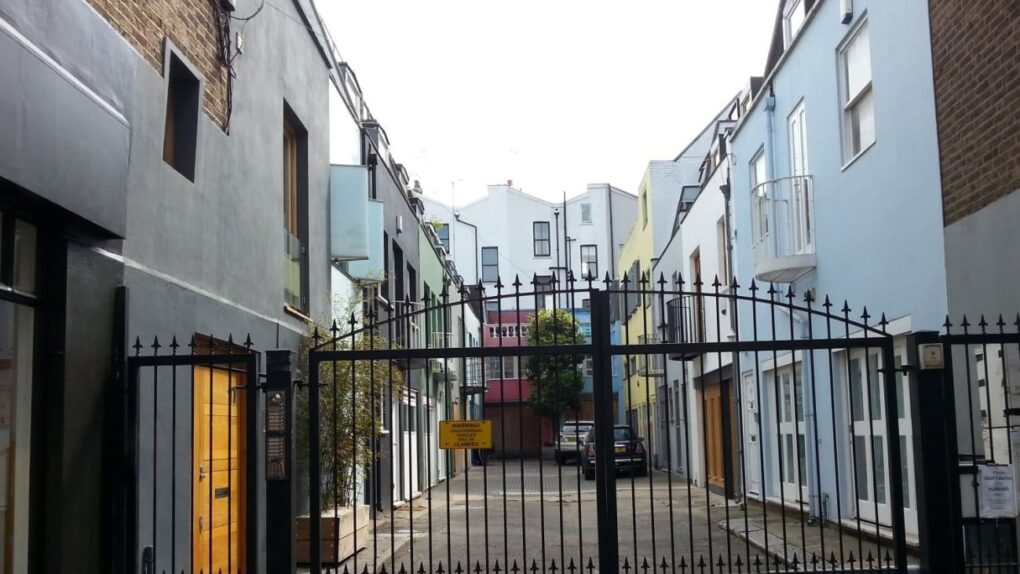 U dels tranquils mews en Notting Hill