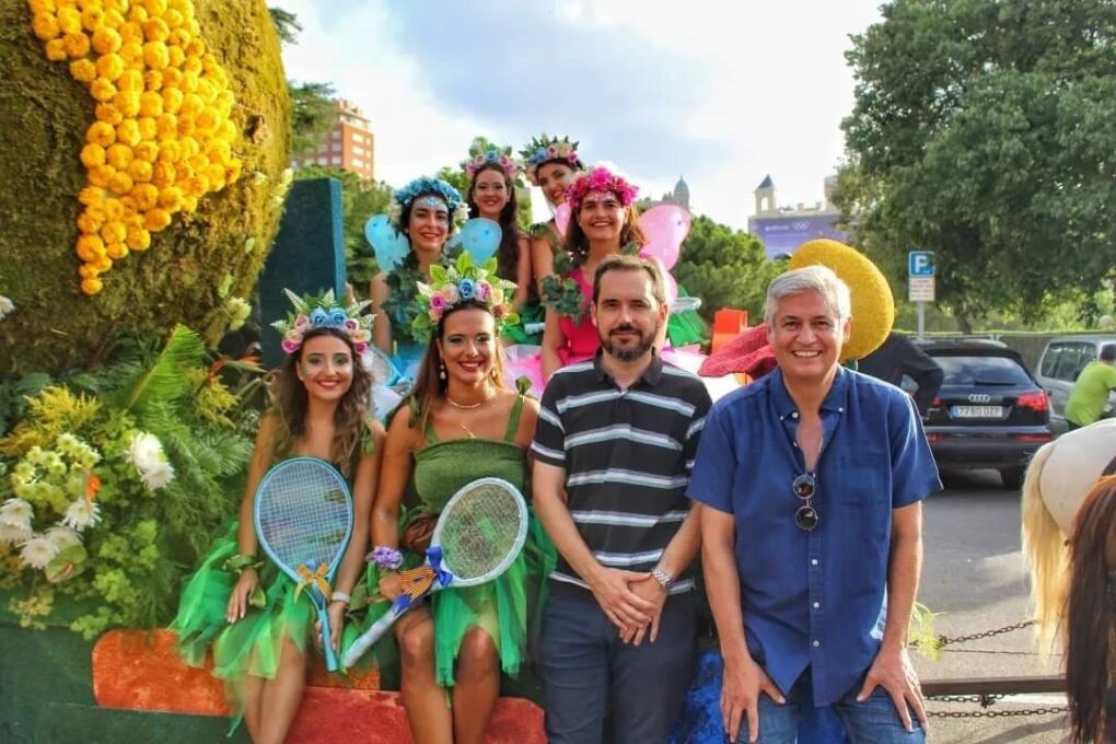 Carrossa de Lo Rat Penat en la Batalla de Flors 2024