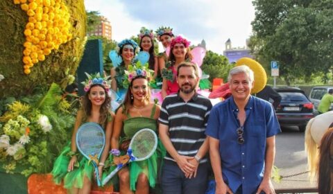 Carrossa de Lo Rat Penat en la Batalla de Flors 2024