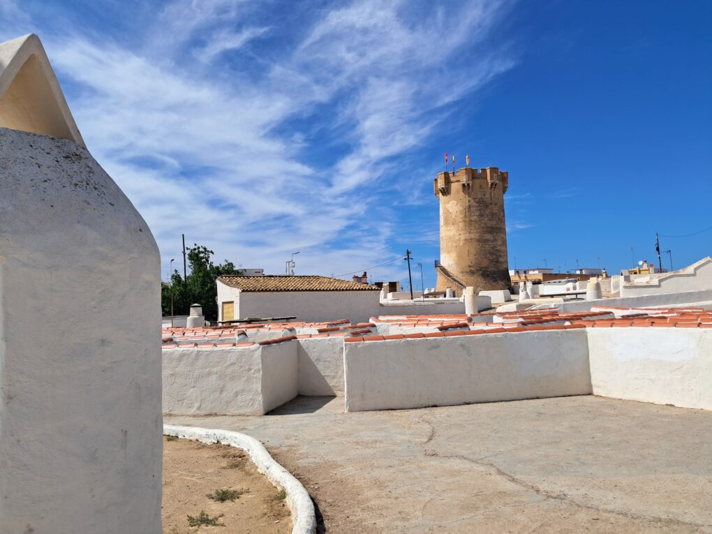 Torre de Paterna vista des de les coves