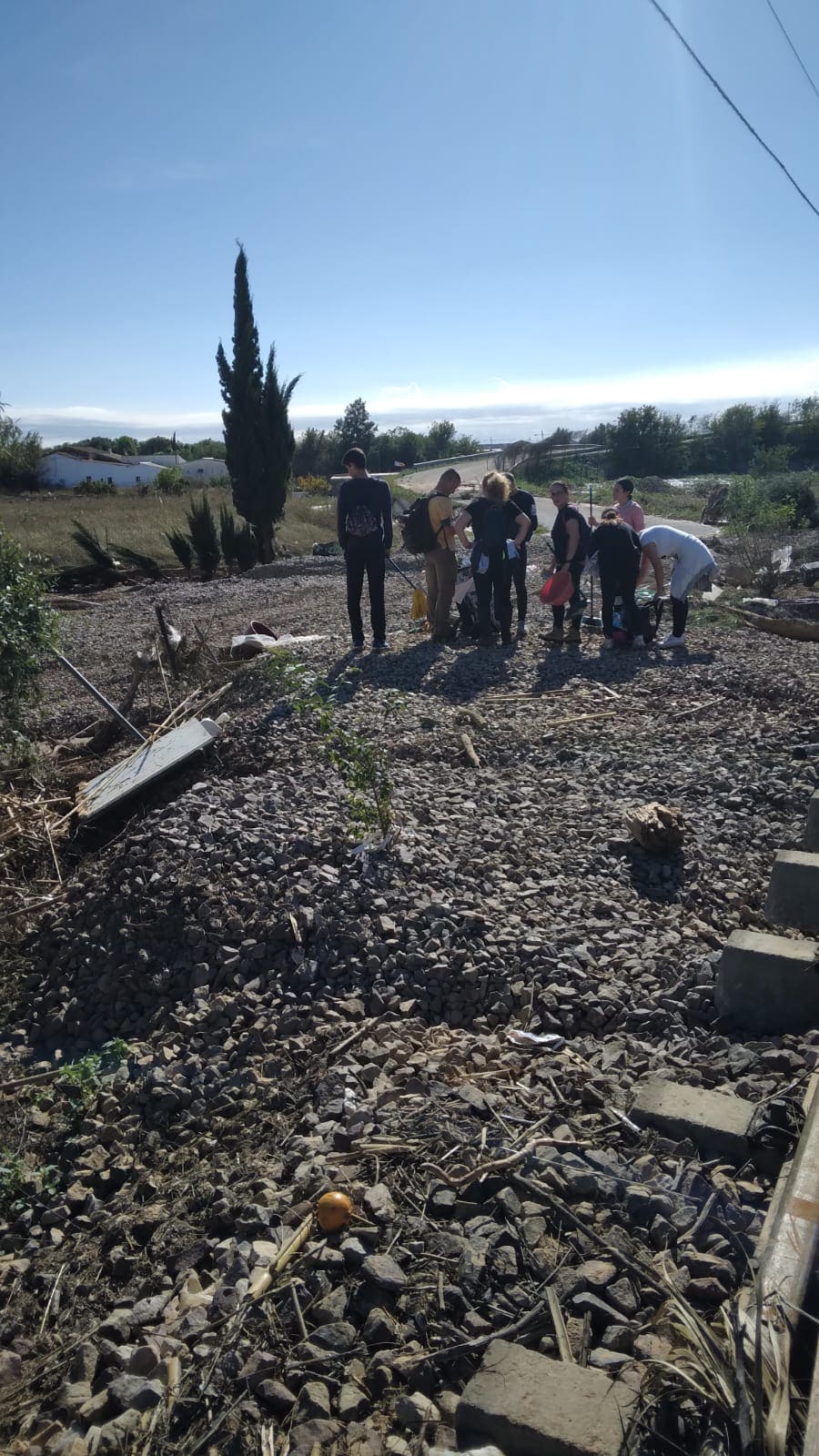 Camí de Paiporta, portant menjar i aigua