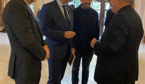 Reunió en l’arquebisbe de Valéncia per a fer-li entrega d’un eixemplar de “Els Quatre Evangelis” en llengua valenciana