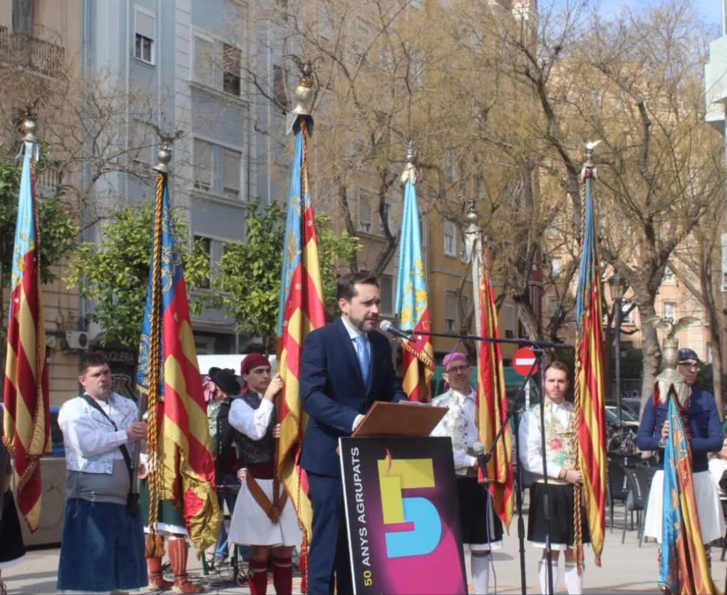 Homenage a la Real Senyera de la Federació Fallera del Centre