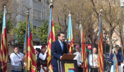 Homenage a la Real Senyera de la Federació Fallera del Centre