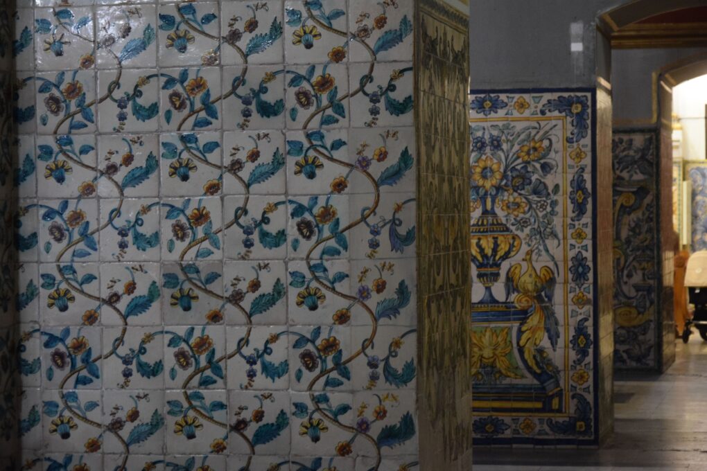 Laterals de les capelles de la parròquia