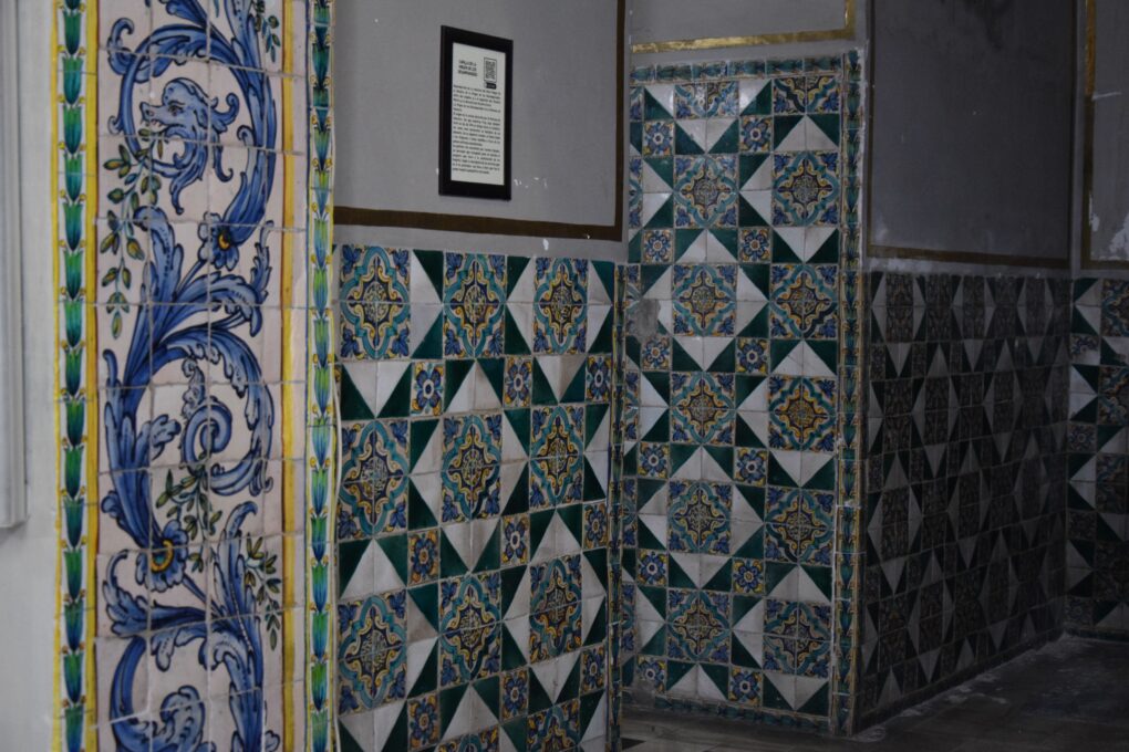 Laterals de les capelles de la parròquia