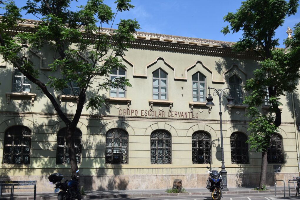 Institut Cervantes, antigament secció chiquets/chiquetes