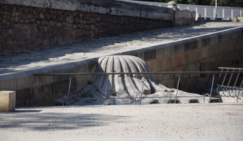 Pechina esculpida en pedra