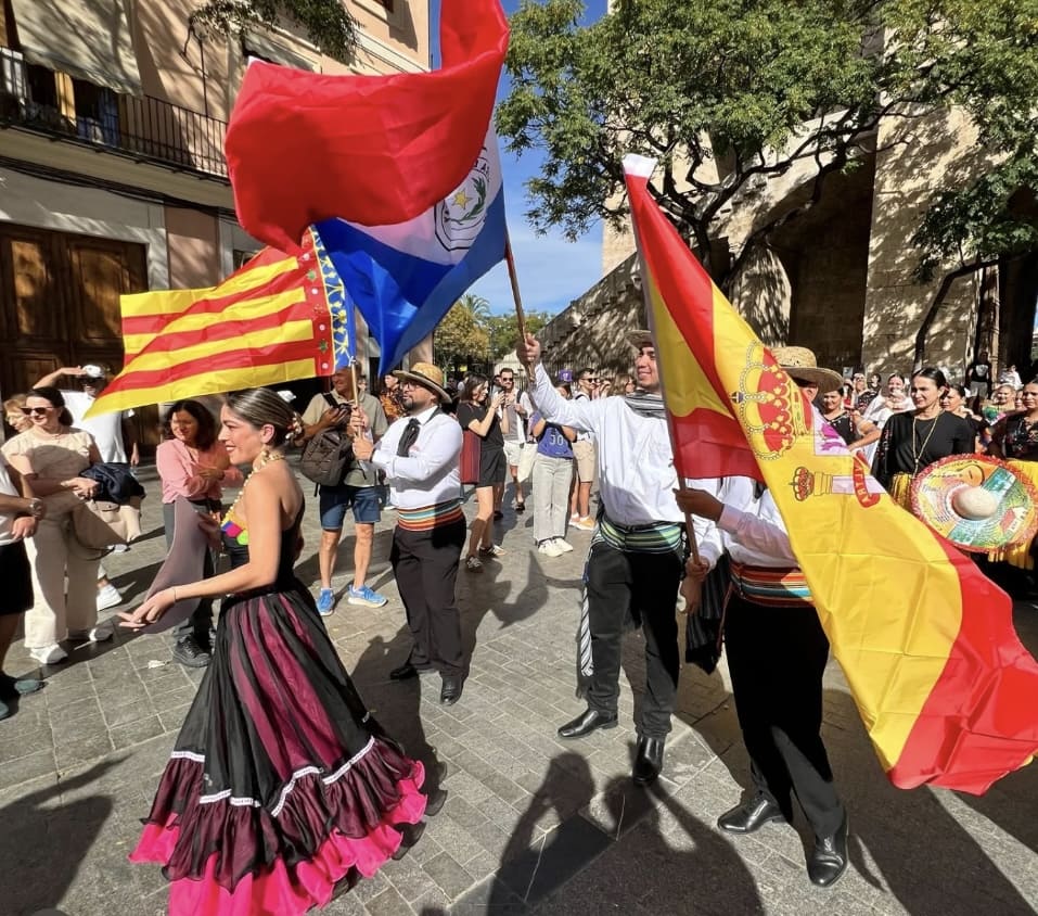 Desfilada folclòrica Festa de l’Hispanitat