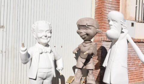 Ninots secant-se en lo carrer