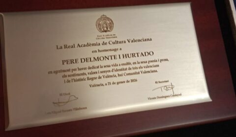 Placa en recort del homenage