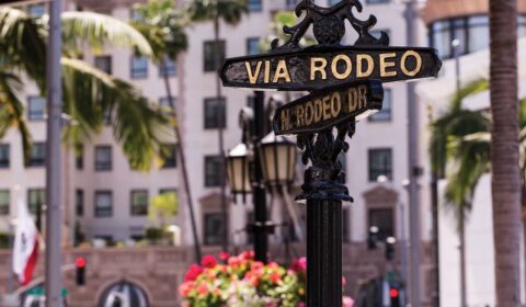 Rodeo Drive, en el Regent Beverly Wilshire, al fondo