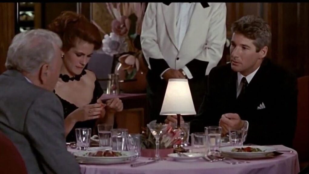 Fotograma de Pretty Woman. Julia Roberts, Richard Gere i Ralph Bellamy en el restaurant Cicada (The Voltaire, en la película)