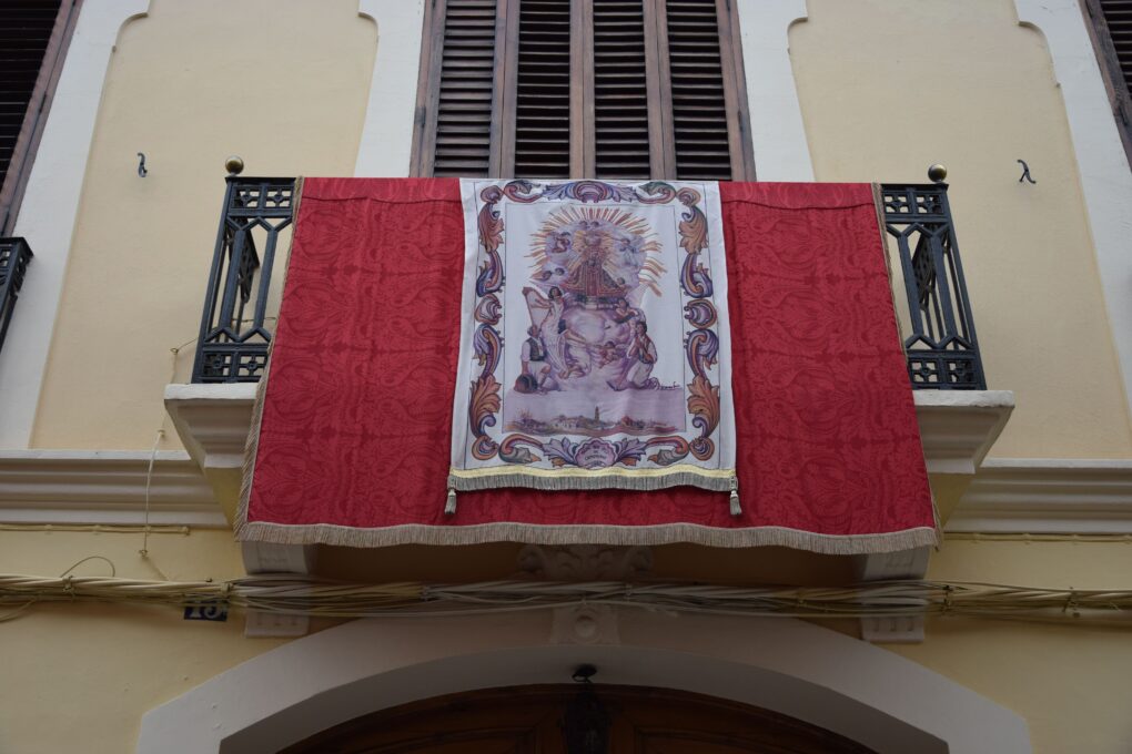 Cobertor adornant el balcó