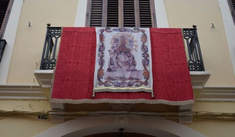 Cobertor adornant el balcó