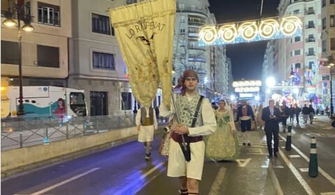 Lo Rat Penat en l’ofrena de flors