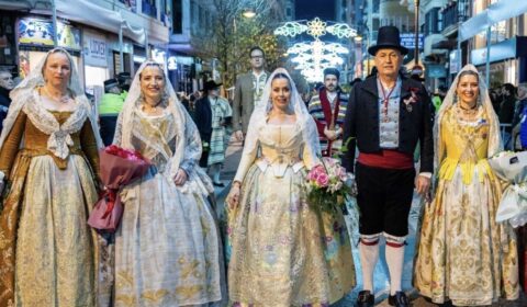 Lo Rat Penat en l’ofrena de flors