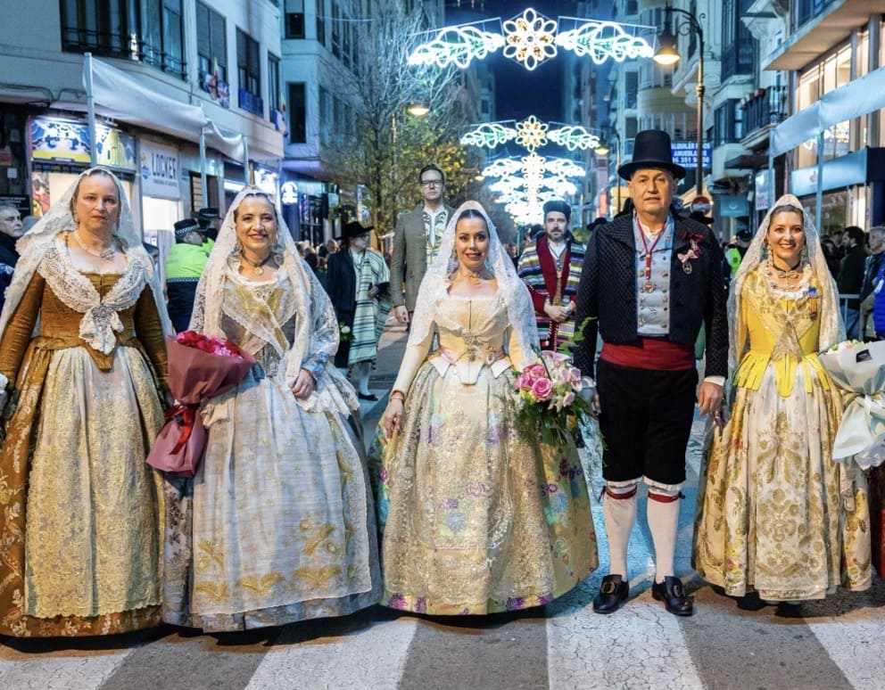 Lo Rat Penat en l’ofrena de flors