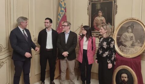 Acte oficial de la donació a Lo Rat Penat per part dels familiars de Teodor Llorente
