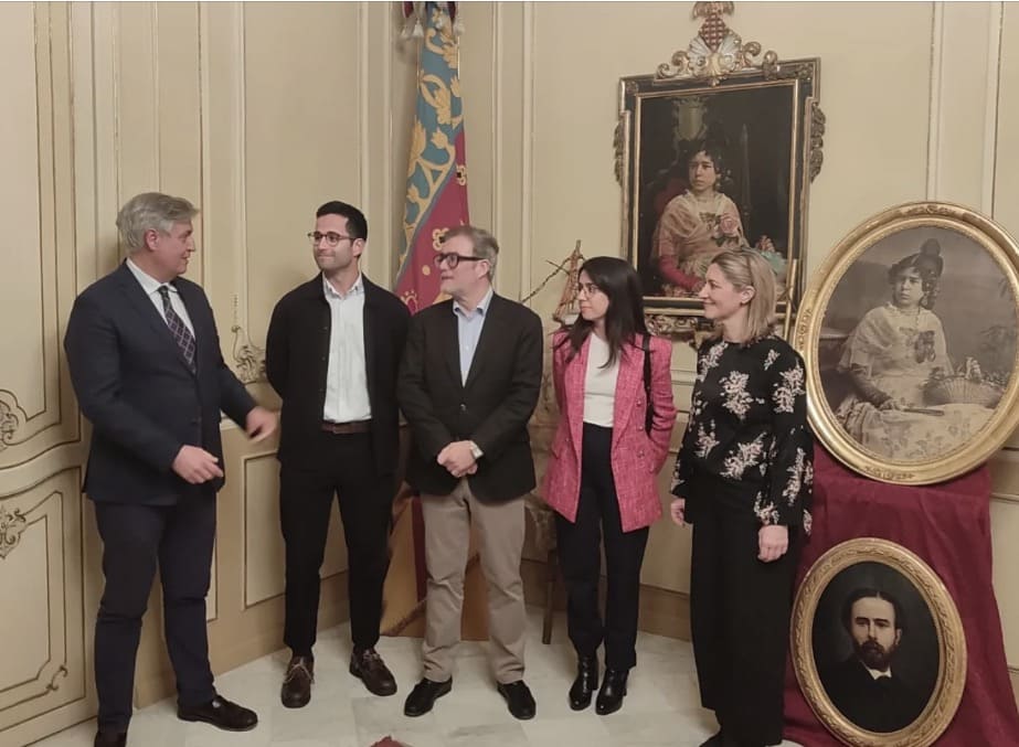 Acte oficial de la donació a Lo Rat Penat per part dels familiars de Teodor Llorente