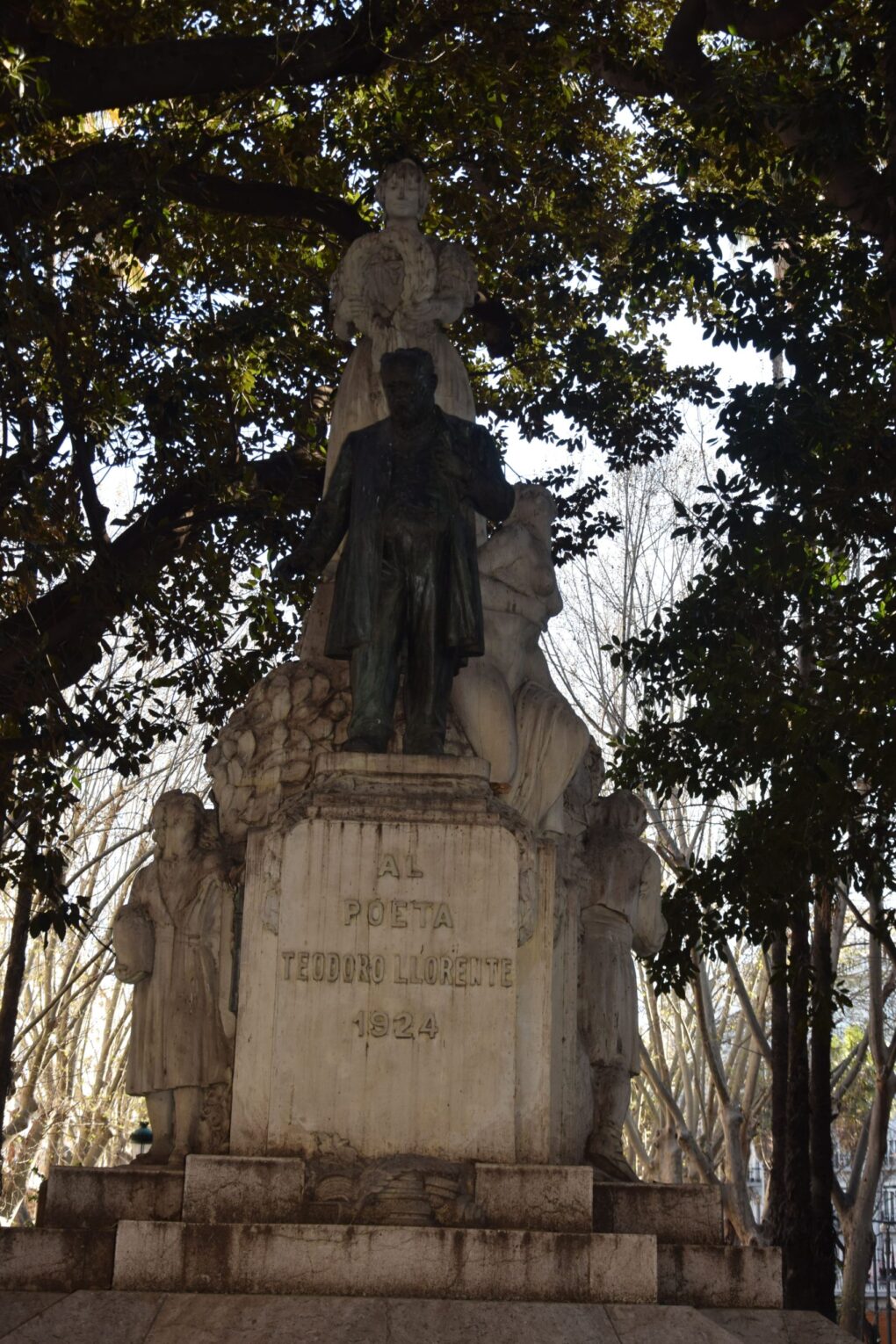 Monument al poeta Teodor Llorente