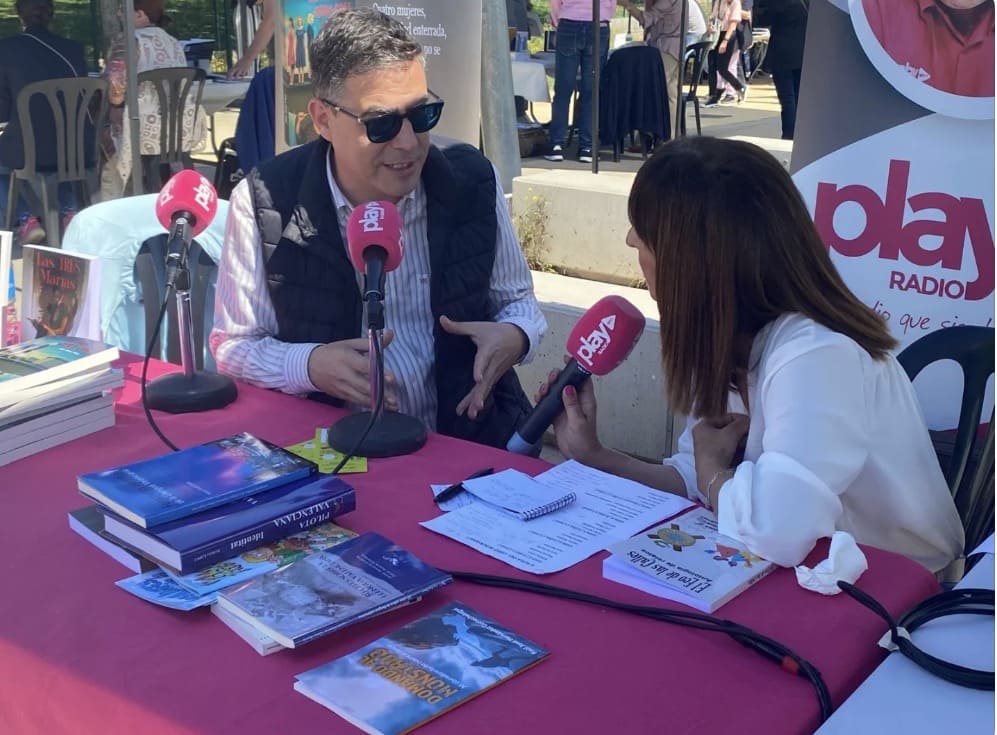 Entrevista al director de publicacions de Lo Rat Penat en Play Radio