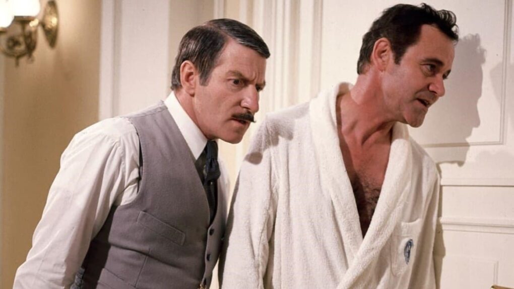 Fotograma del film. Jack Lemmon i Clive Revill