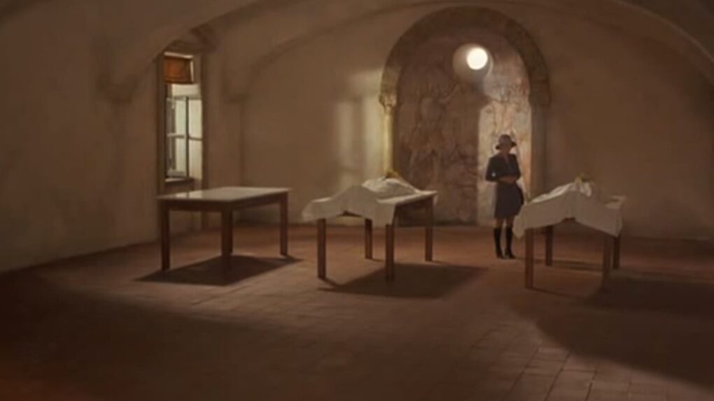 Fotograma del film. Interior de Santa Maria del Soccorso